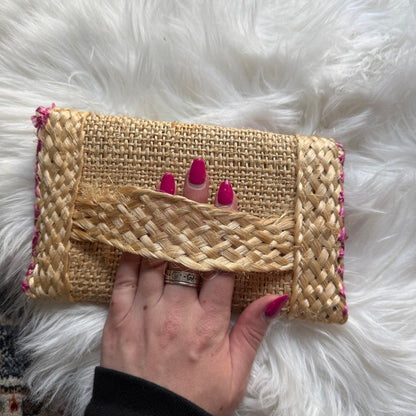 Vintage Woven Flower Clutch w/ Back Handle