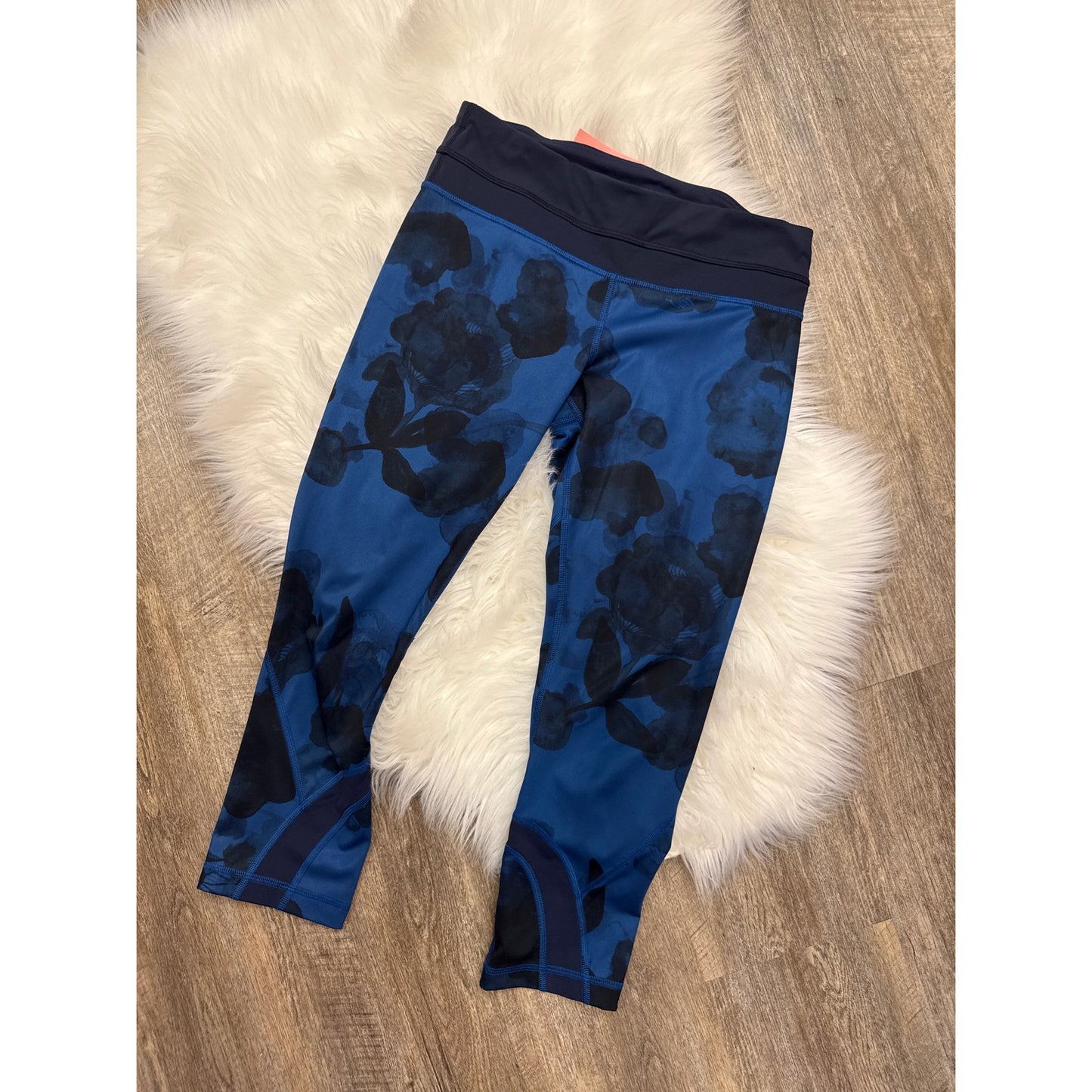 Lululemon Crop Leggings - Size 6, 23"