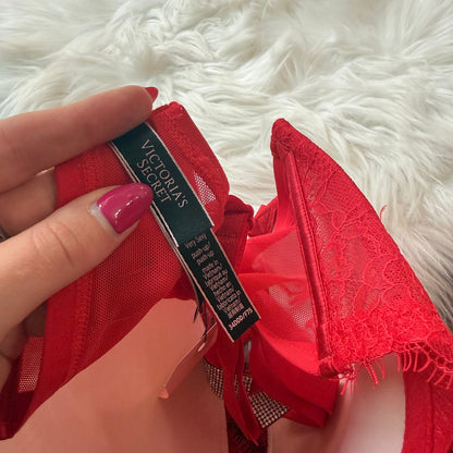 Victoria's Secret Red Lace Push Up Bra - 34DDD
