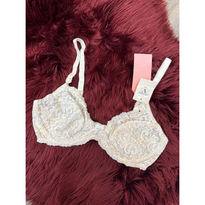 Vintage Valentino Intimo Designer 1980s White Lace Bra - 36C