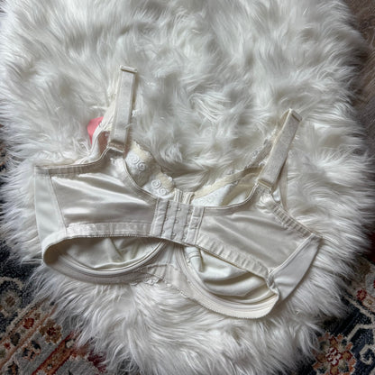 Cabernet White Lace Vintage Bra - 36H