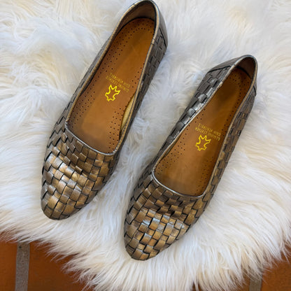 Trotters “Liz” Metallic Pewter Slip On Loafer - 8.5 B