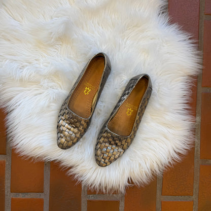 Trotters “Liz” Metallic Pewter Slip On Loafer - 8.5 B