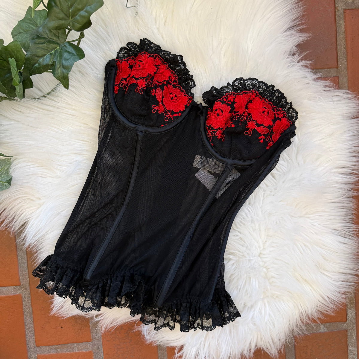 Victoria's Secret Vintage 1990s Red & Black Lace Bustier - XS/S