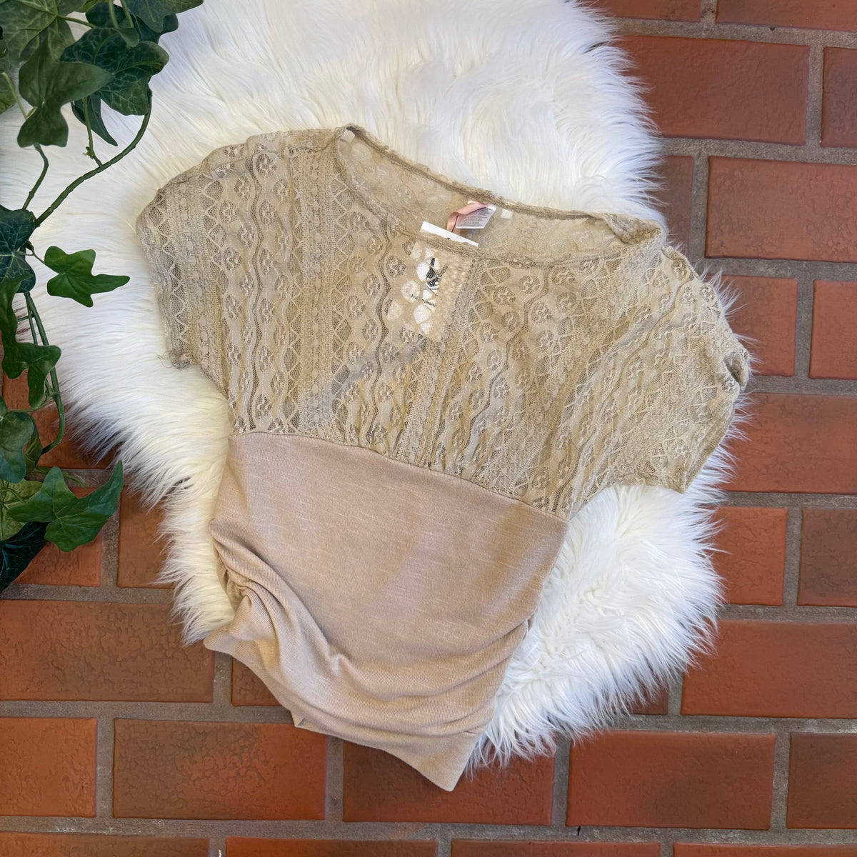 Vintage Beige Lace Top - Size XS/S