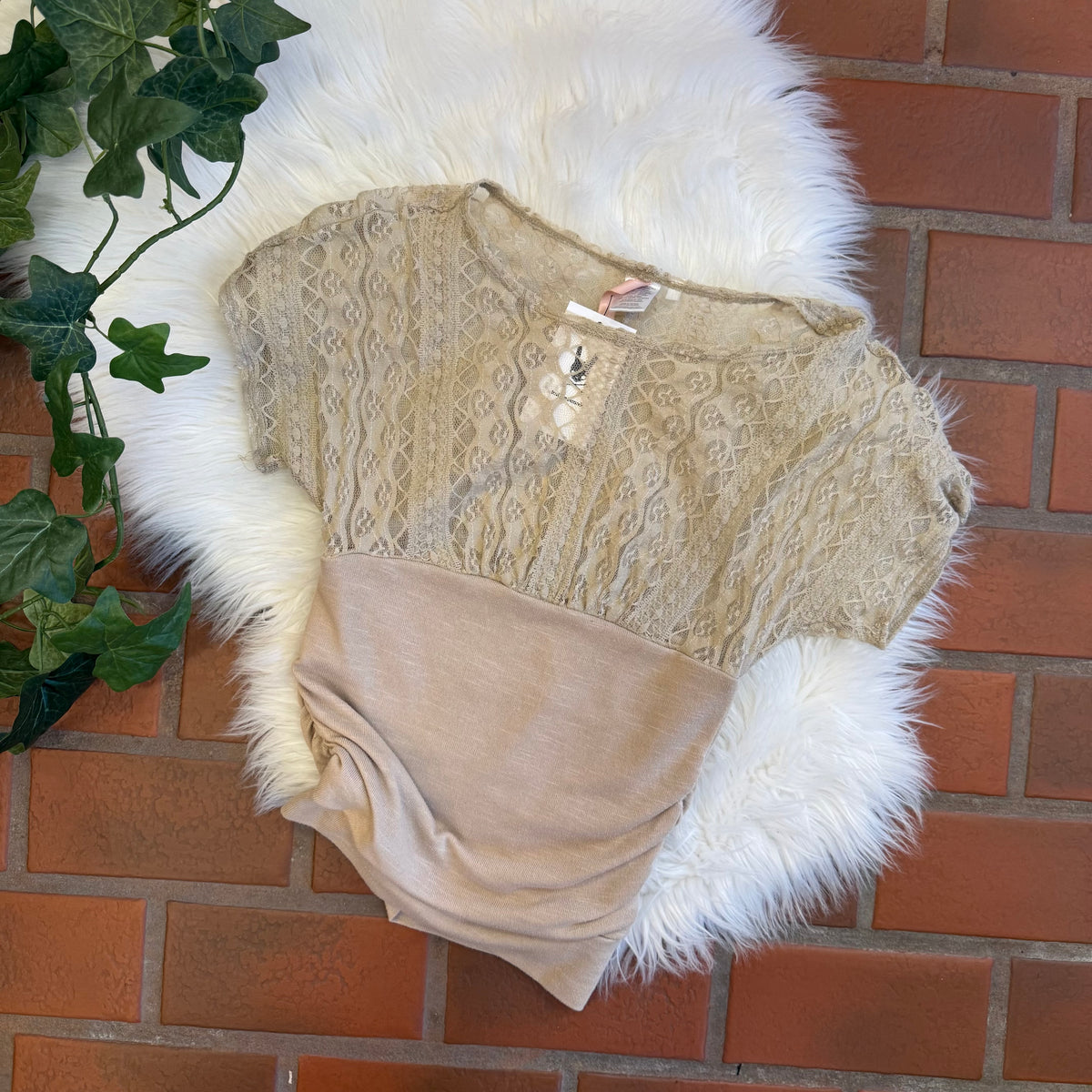 Vintage Beige Lace Top - Size XS/S