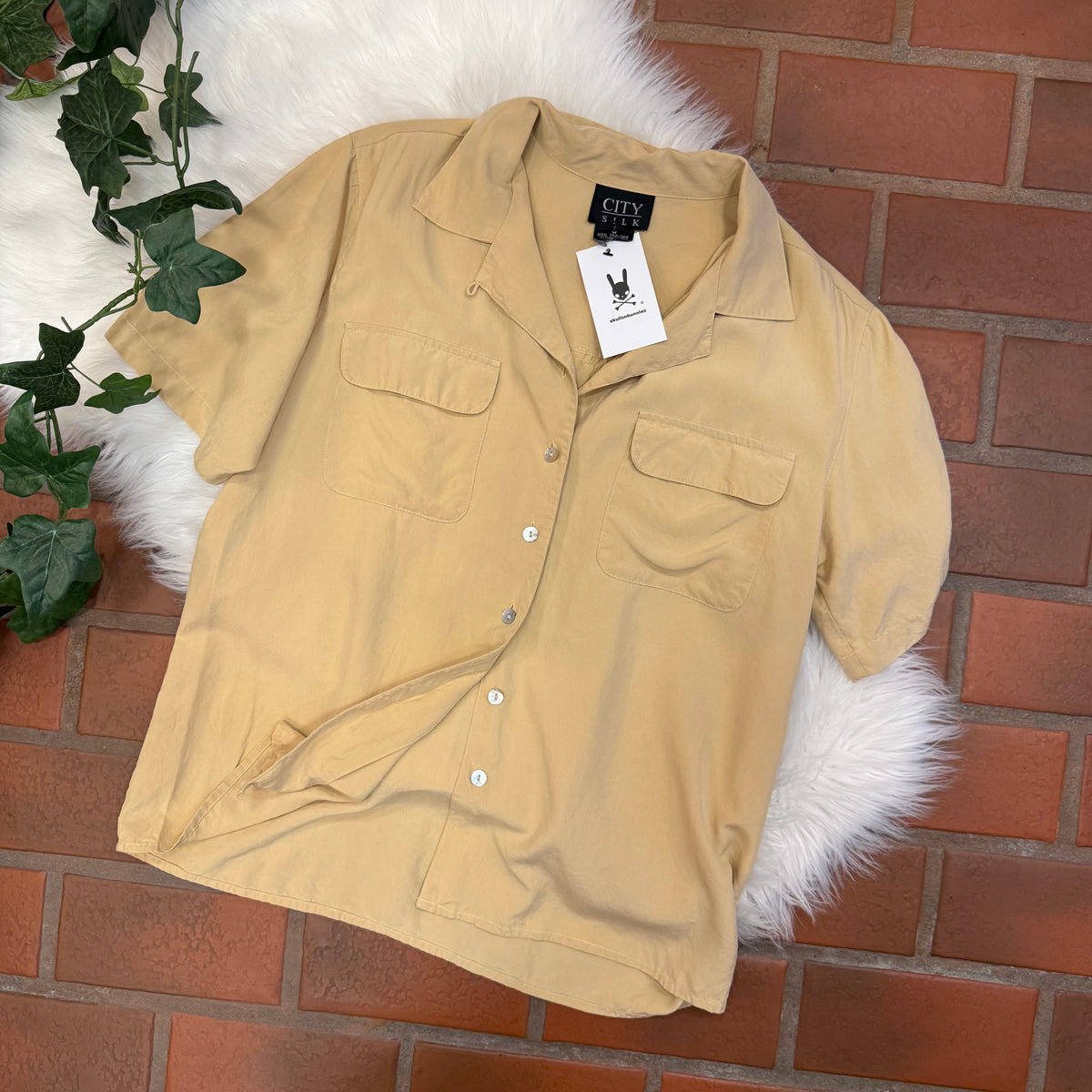 Vintage 1980s 100% Silk Beige Short Sleeve Blouse - M