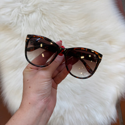 Oscar de la Renta Vintage Tortoise Sunglasses