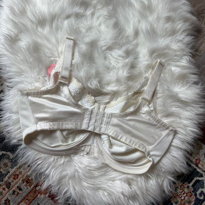 Cabernet White Lace Bra - 36H