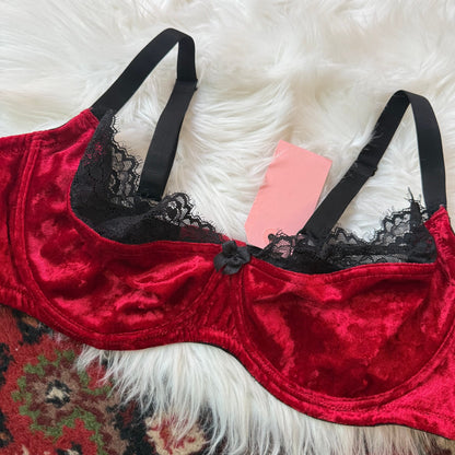 Frederick's of Hollywood Vintage Red Velvet and Black Lace Bra - 40DD