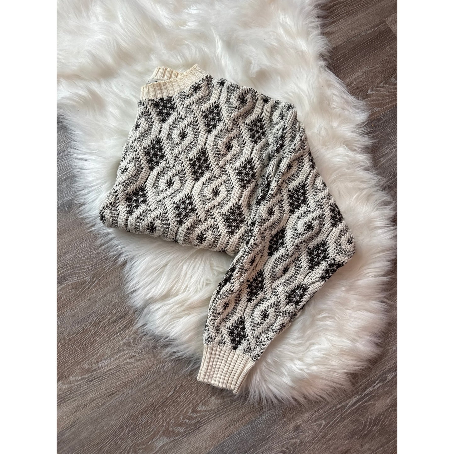 Vintage Patterned Sweater - Size M