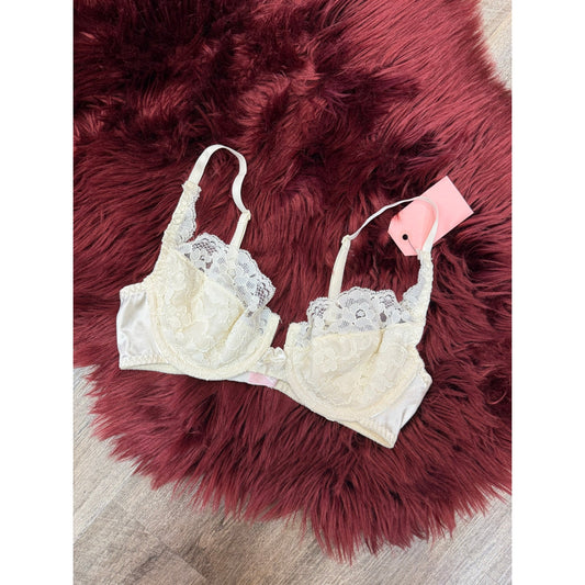 Vintage Victoria's Secret Y2K White Lace Bra - Size 36B