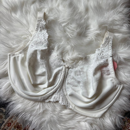 Cabernet White Lace Vintage Bra - 36H